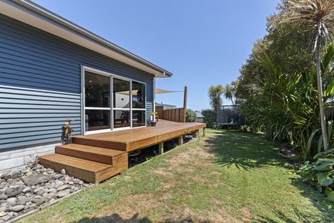 Photo of property in 5d Tui Grove, Oakura, 4314