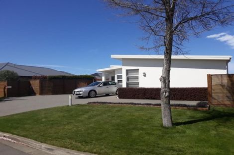 Photo of property in 8 Teagarden Close, Mairehau, Christchurch, 8052