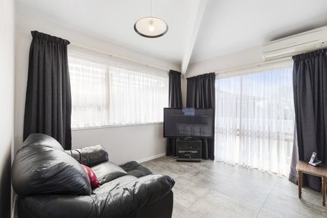 Photo of property in 71 Ray Small Drive, Pahurehure, Papakura, 2113