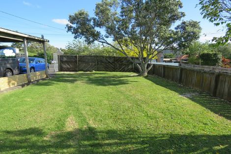 Photo of property in 21 Savoy Road, Glen Eden, Auckland, 0602