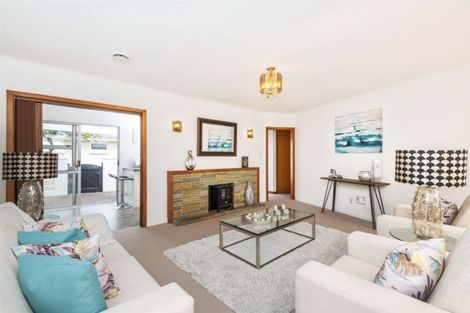 Photo of property in 9 Phillip Parade, Forrest Hill, Auckland, 0620