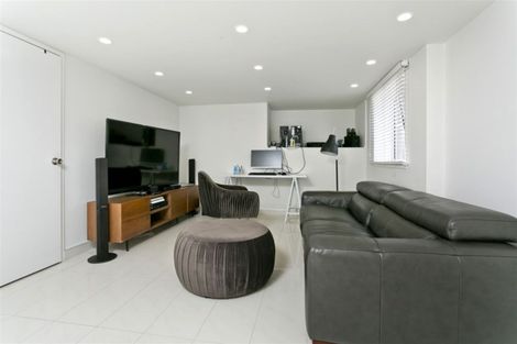 Photo of property in 102 Beach Road, Castor Bay, Auckland, 0620