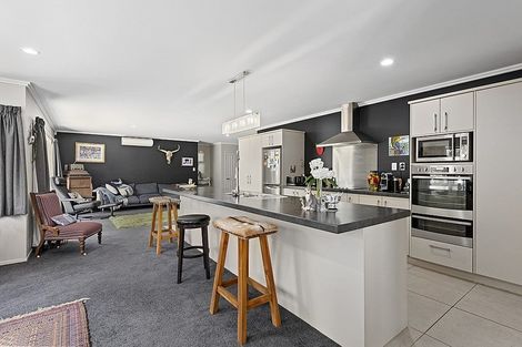 Photo of property in 33 Kahikatea Lane, Brown Owl, Upper Hutt, 5018