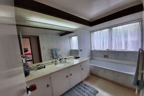 Photo of property in 2 Oleander Point, Farm Cove, Auckland, 2012