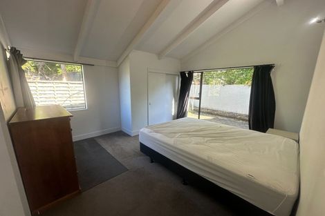 Photo of property in 92 Wynyard Crescent, Fernhill, Queenstown, 9300