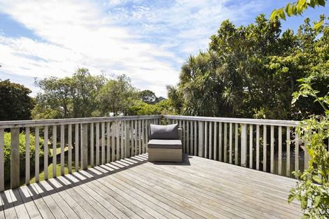 Photo of property in 22 Ranui Crescent, Khandallah, Wellington, 6035