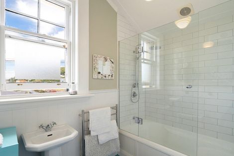 Photo of property in 247 Ravensbourne Road, Ravensbourne, Dunedin, 9022