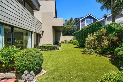 Photo of property in Highwic, 5/32 Hobson Street, Thorndon, Wellington, 6011