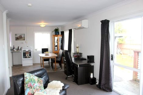 Photo of property in 2/5 Tokomaru Street, Welbourn, New Plymouth, 4312