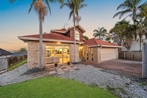 Photo of property in 10 San Fernando Way, Henderson, Auckland, 0612