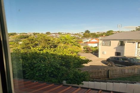Photo of property in 36 Trias Road, Totara Vale, Auckland, 0629