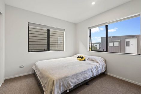 Photo of property in 24 Parahau Road, Papakura, 2110