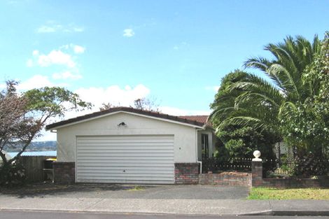 Photo of property in 3 Whiting Grove, West Harbour, Auckland, 0618