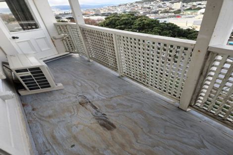 Photo of property in 129 Tasman Street, Mount Cook, Wellington, 6021