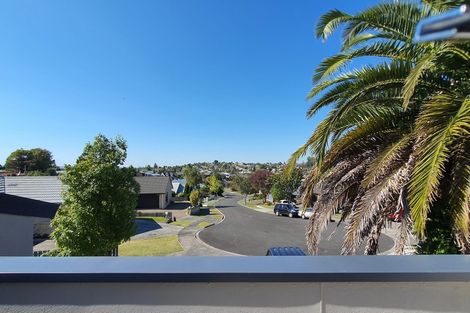 Photo of property in 28 Hollinger Place, Nawton, Hamilton, 3200