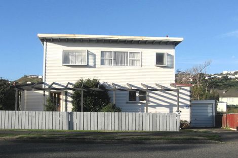 Photo of property in 35 Kapiti Crescent, Titahi Bay, Porirua, 5022