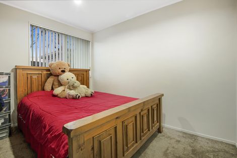 Photo of property in 2/17 Etherton Drive, Weymouth, Auckland, 2103