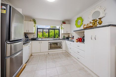 Photo of property in 40 Ewhurst Place, Goodwood Heights, Auckland, 2105