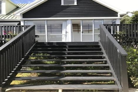 Photo of property in 23 Selwyn Terrace, Thorndon, Wellington, 6011