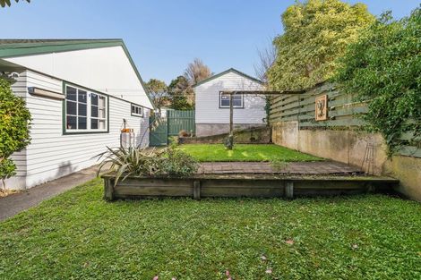 Photo of property in 1 Woolwich Close, Whitby, Porirua, 5024