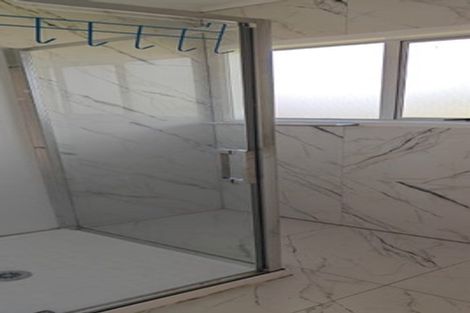 Photo of property in 2/24a Waimumu Road, Massey, Auckland, 0614