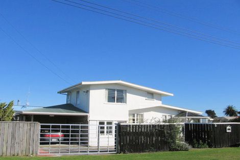 Photo of property in 3 Andresen Street, Foxton Beach, Foxton, 4815