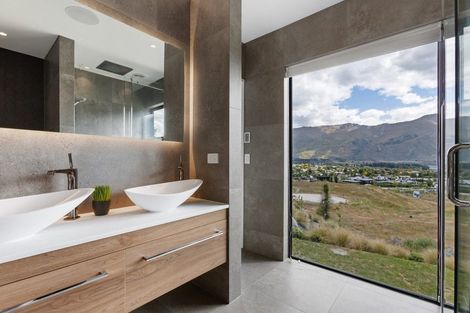 Photo of property in 13 Akitu Rise, Wanaka, 9305