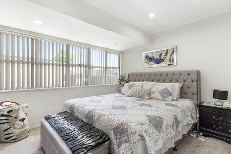 Photo of property in 2/13 Templeton Place, Clendon Park, Auckland, 2103