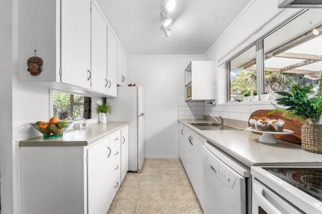 Photo of property in 8 Newstead Avenue, Browns Bay, Auckland, 0632