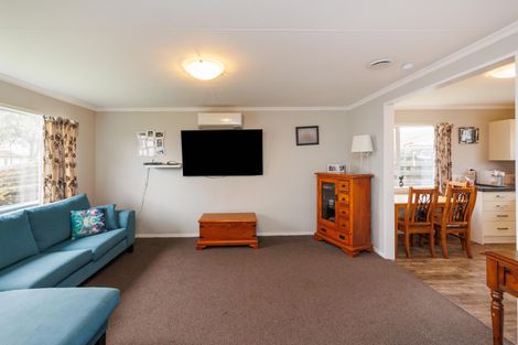 Photo of property in 8 Suzanne Grove, Kelvin Grove, Palmerston North, 4414