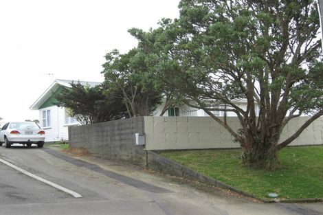 Photo of property in 4 Turville Crescent, Newlands, Wellington, 6037