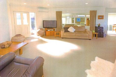 Photo of property in 23 Chesterfield Way, Orewa, 0931