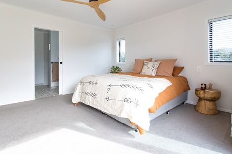 Photo of property in 60 Racecourse Road, Whitianga, 3510