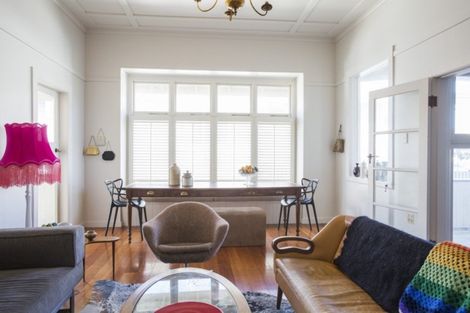 Photo of property in 45 Napier Terrace, Hospital Hill, Napier, 4110