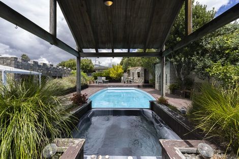 Photo of property in 25 Prince Regent Drive, Half Moon Bay, Auckland, 2012