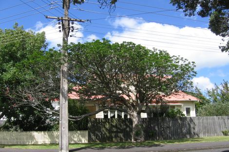 Photo of property in 28 Glen Road, Stanley Point, Auckland, 0624