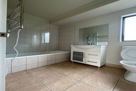 Photo of property in 226 Henderson Valley Road, Henderson, Auckland, 0612