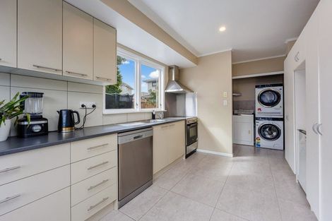 Photo of property in 9 Grimshaw Place, Henderson, Auckland, 0612