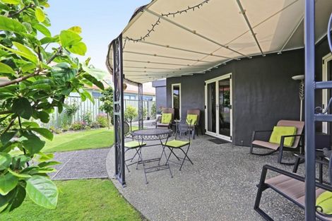 Photo of property in 2 Queens Walk, Taradale, Napier, 4112
