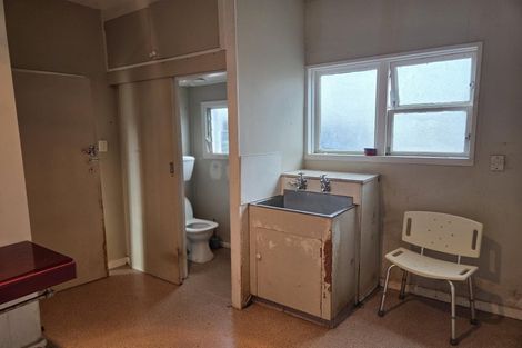 Photo of property in 16 Manse Street, Clinton, 9534