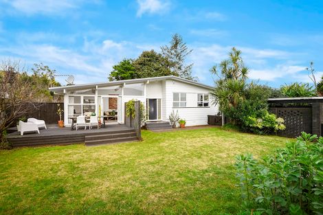 Photo of property in 27 Wallace Road, Mangere Bridge, Auckland, 2022