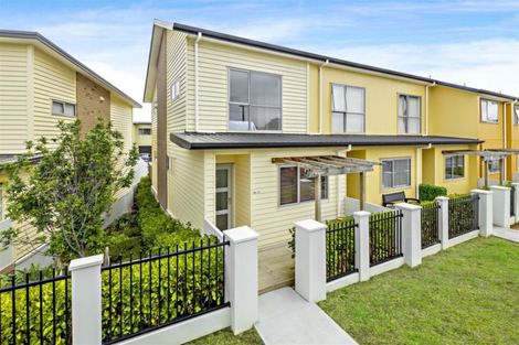 Photo of property in 28/11 Ray Small Drive, Papakura, 2110