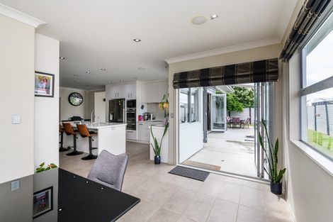 Photo of property in 1 Tennyson Avenue, Kelvin Grove, Palmerston North, 4414