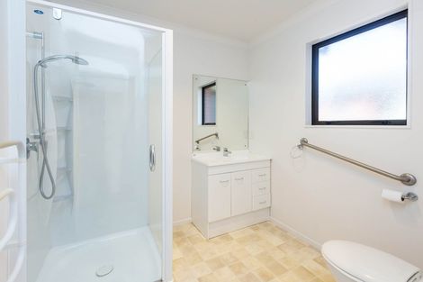 Photo of property in 4b Savage Crescent, Upper Hutt Central, Upper Hutt, 5018