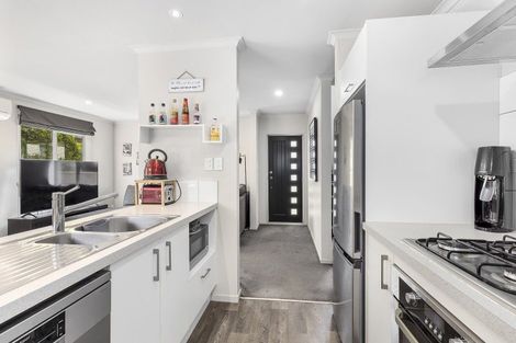 Photo of property in 7/16 Black Rock Road, Newlands, Wellington, 6037