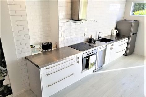 Photo of property in 33 Forrest Hill Road, Milford, Auckland, 0620