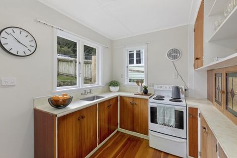 Photo of property in 25 Bird Grove, Stokes Valley, Lower Hutt, 5019