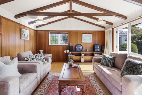 Photo of property in 16 Tui Vale Road, Shelly Park, Auckland, 2014