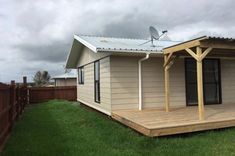 Photo of property in 2/16 Secretariat Place, Randwick Park, Auckland, 2105