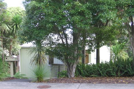 Photo of property in 2/5a Dakota Avenue, Beach Haven, Auckland, 0626